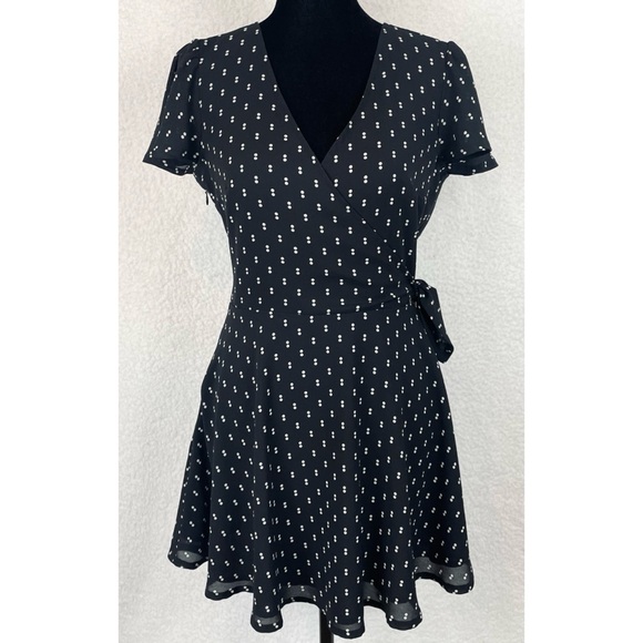 ABERCROMBIE & FITCH • Black/White Polka Dot Print Faux Wrap V-Neck Mini Dress - Picture 4 of 16